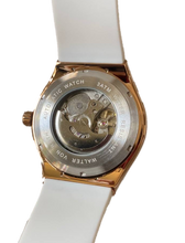 Load image into Gallery viewer, White Queen